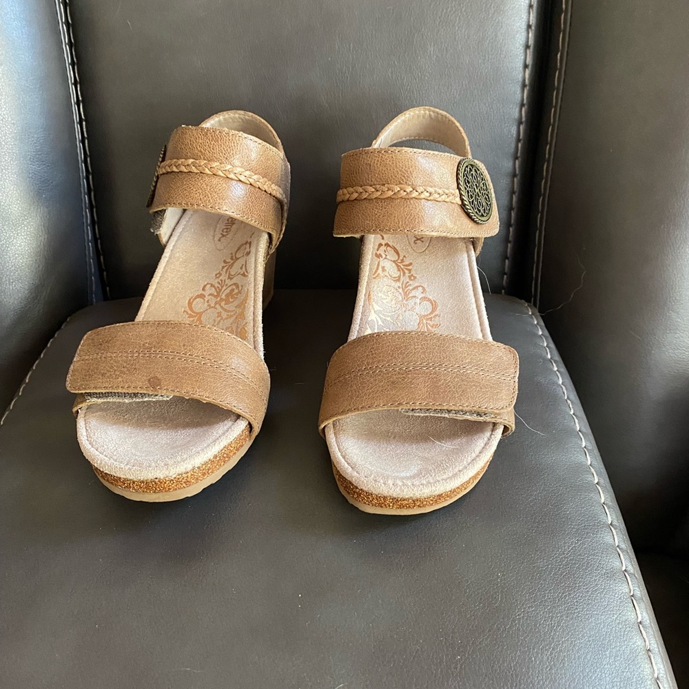 Only worn 2 times